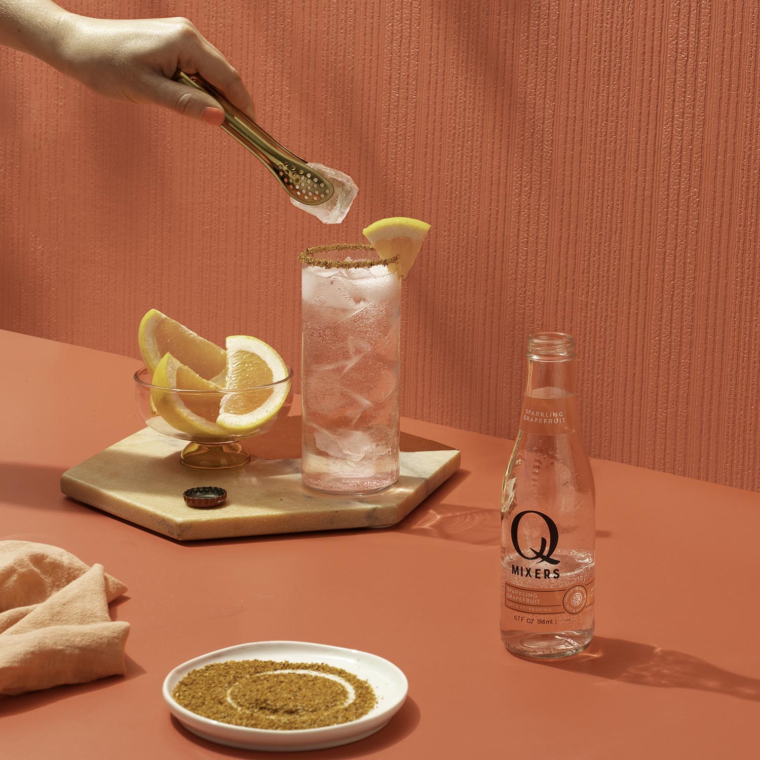 Q Mixers SparklingGrapefruit Action bottle 1x1